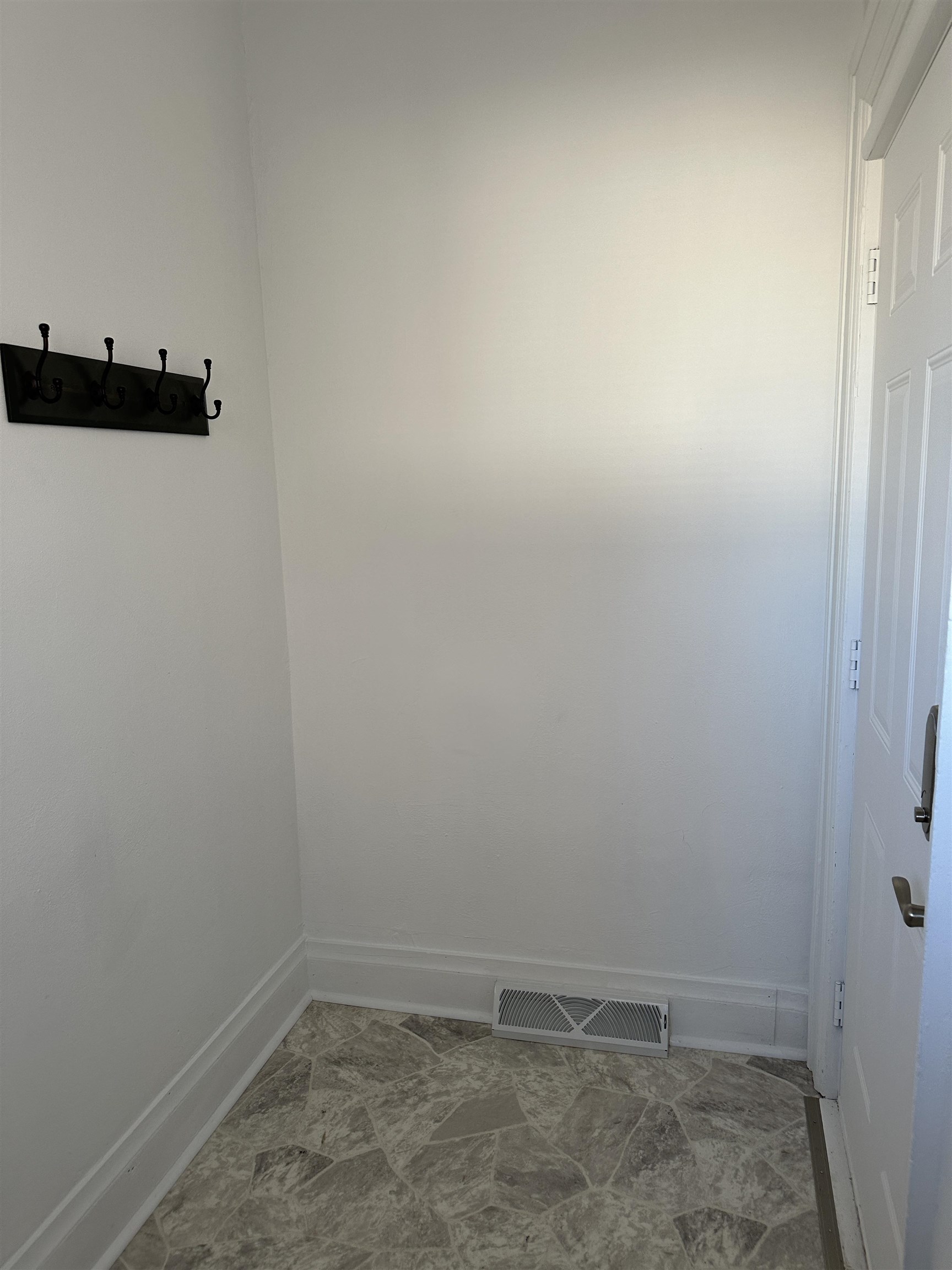 309 West Pleasant Street Freeport, IL 61032 - Photo 23 of 33