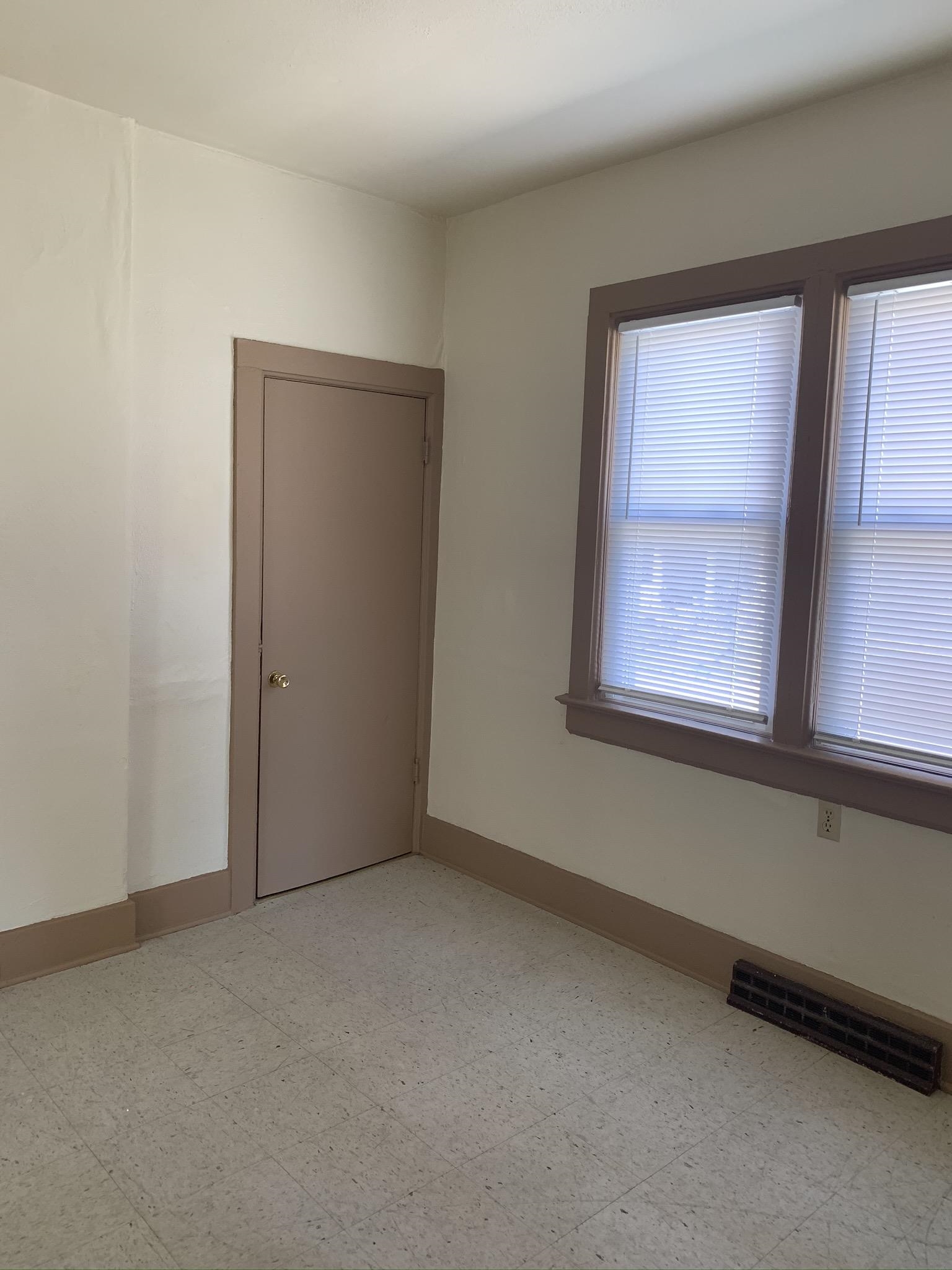 309 West Pleasant Street Freeport, IL 61032 - Photo 3 of 33