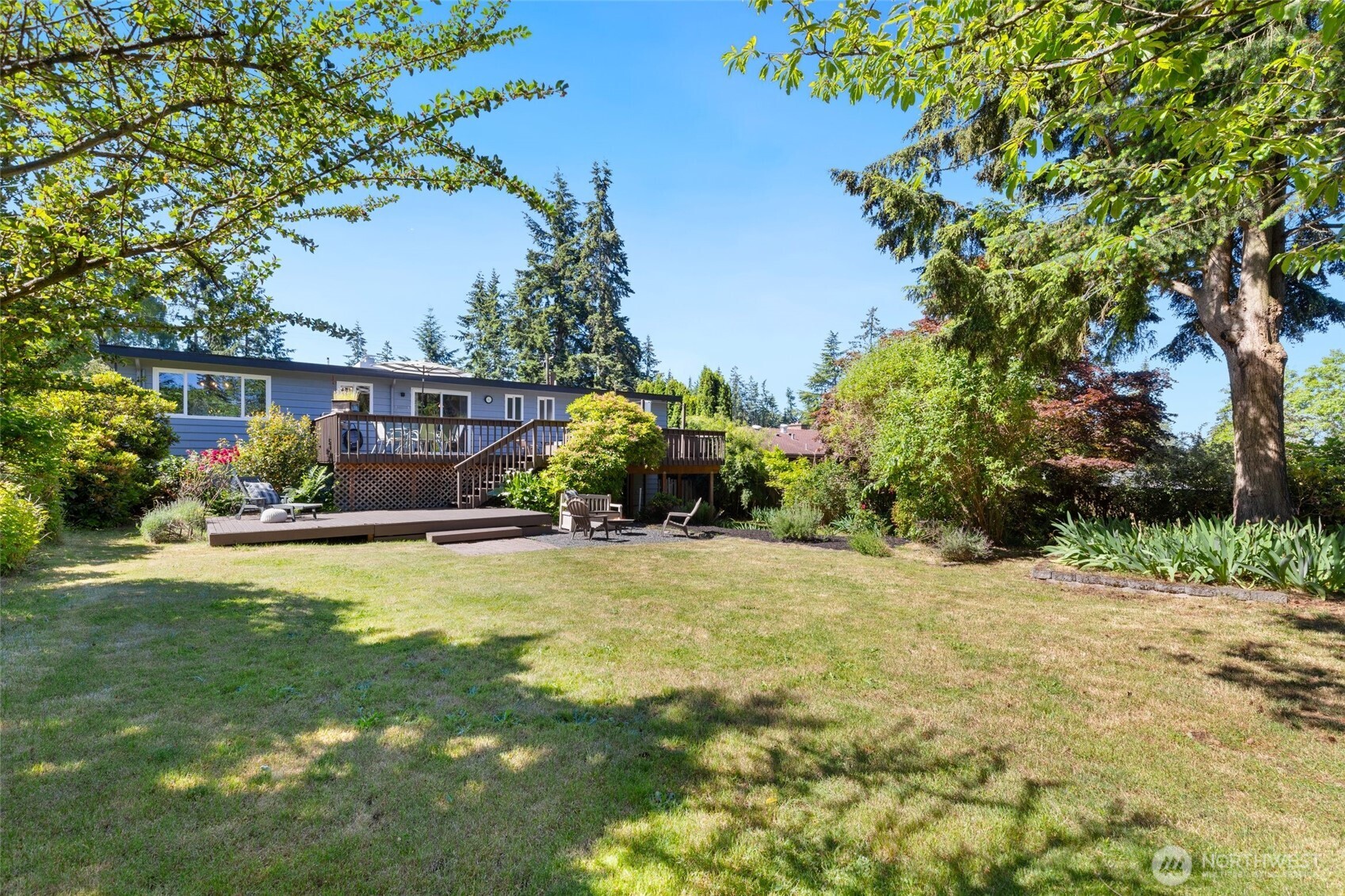 8707 Maple Lane Edmonds, WA 98026 - Photo 3 of 37