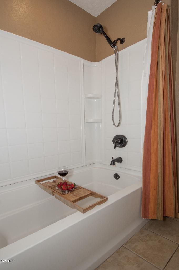 316 Old River Road Northeast Siletz, OR 97380 - Photo 20 of 37 Master Bath - View 2 (680x1024)