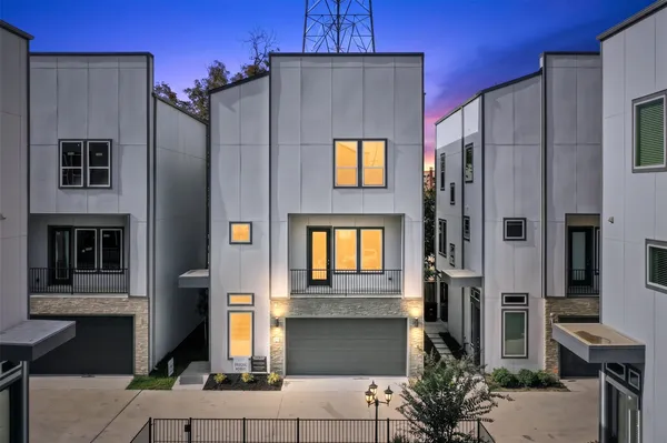 $2,800 | 8411 Hempstead Road, Unit F, Houston, TX 77008