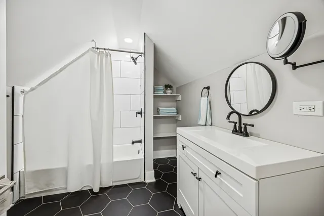 $575,000 | 1141 Highland Avenue, Oak Park, IL 60304