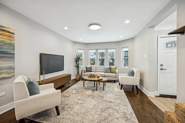 $575,000 | 1141 Highland Avenue, Oak Park, IL 60304