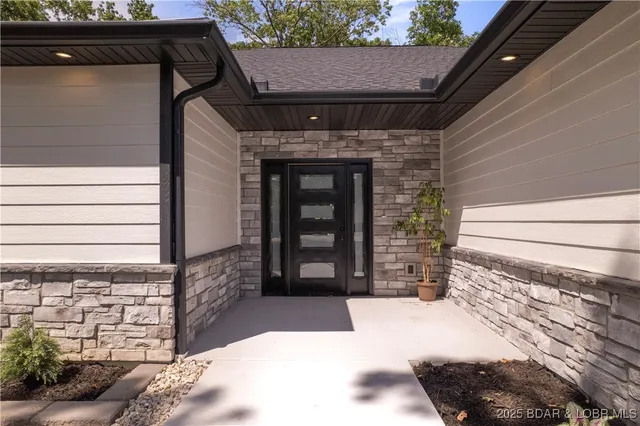 $569,000 | 582 Grand Point Boulevard, Sunrise Beach, MO 65079