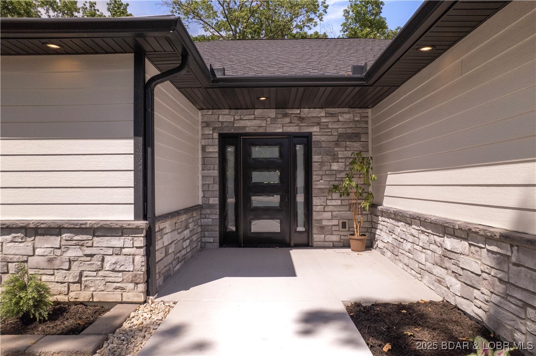 582 Grand Point Boulevard Sunrise Beach, MO 65079 - Photo 4 of 50