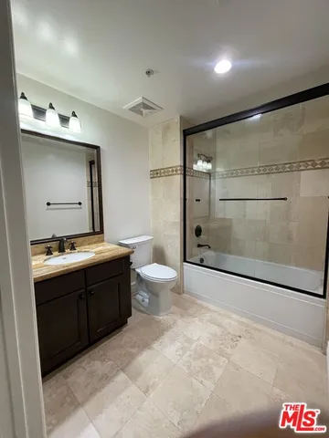 $4,850 | 12104 Hoffman Street, Unit 302, Studio City, CA 91604