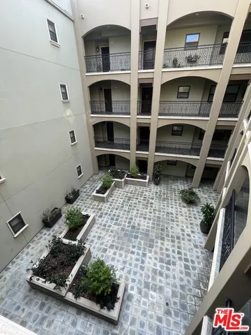 $4,850 | 12104 Hoffman Street, Unit 302, Studio City, CA 91604