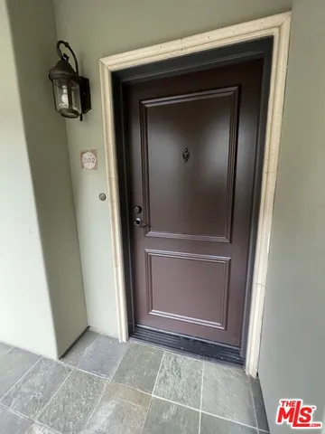 $4,850 | 12104 Hoffman Street, Unit 302, Studio City, CA 91604
