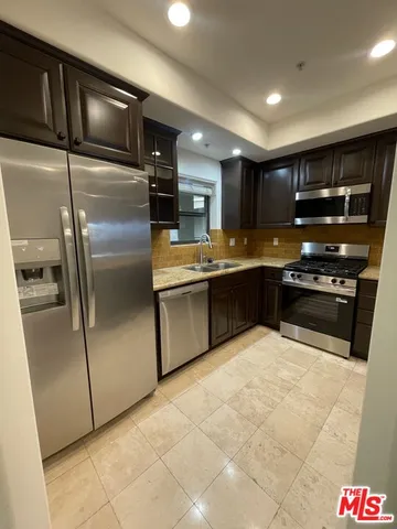 $4,850 | 12104 Hoffman Street, Unit 302, Studio City, CA 91604