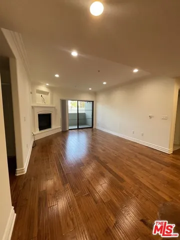 $4,850 | 12104 Hoffman Street, Unit 302, Studio City, CA 91604