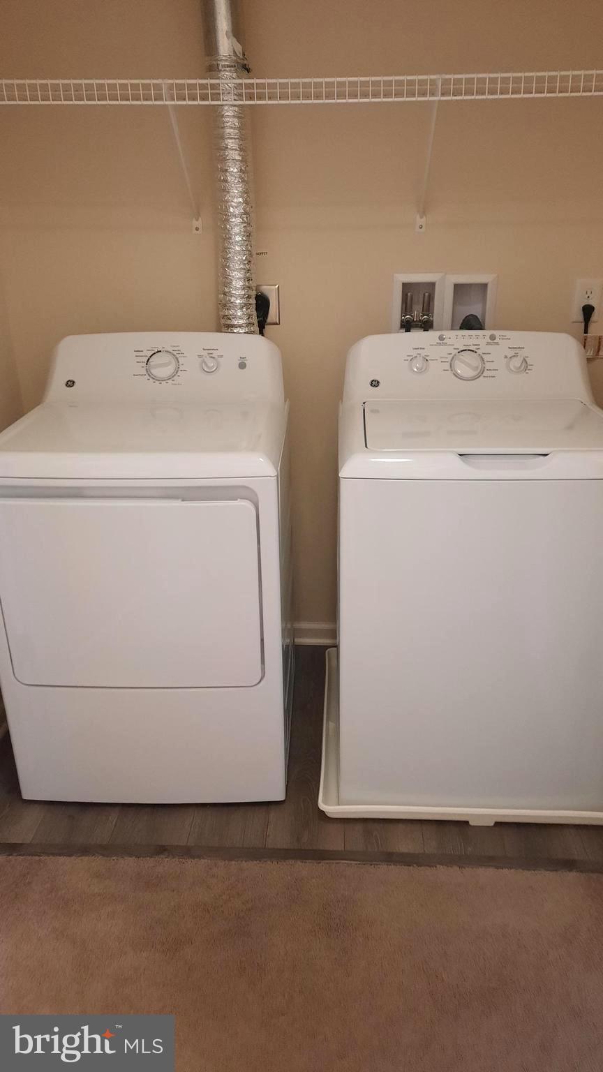 945 Admiral's Quay Drive Mechanicsburg, PA 17050 - Photo 14 of 15 a utility room with dryer and washer