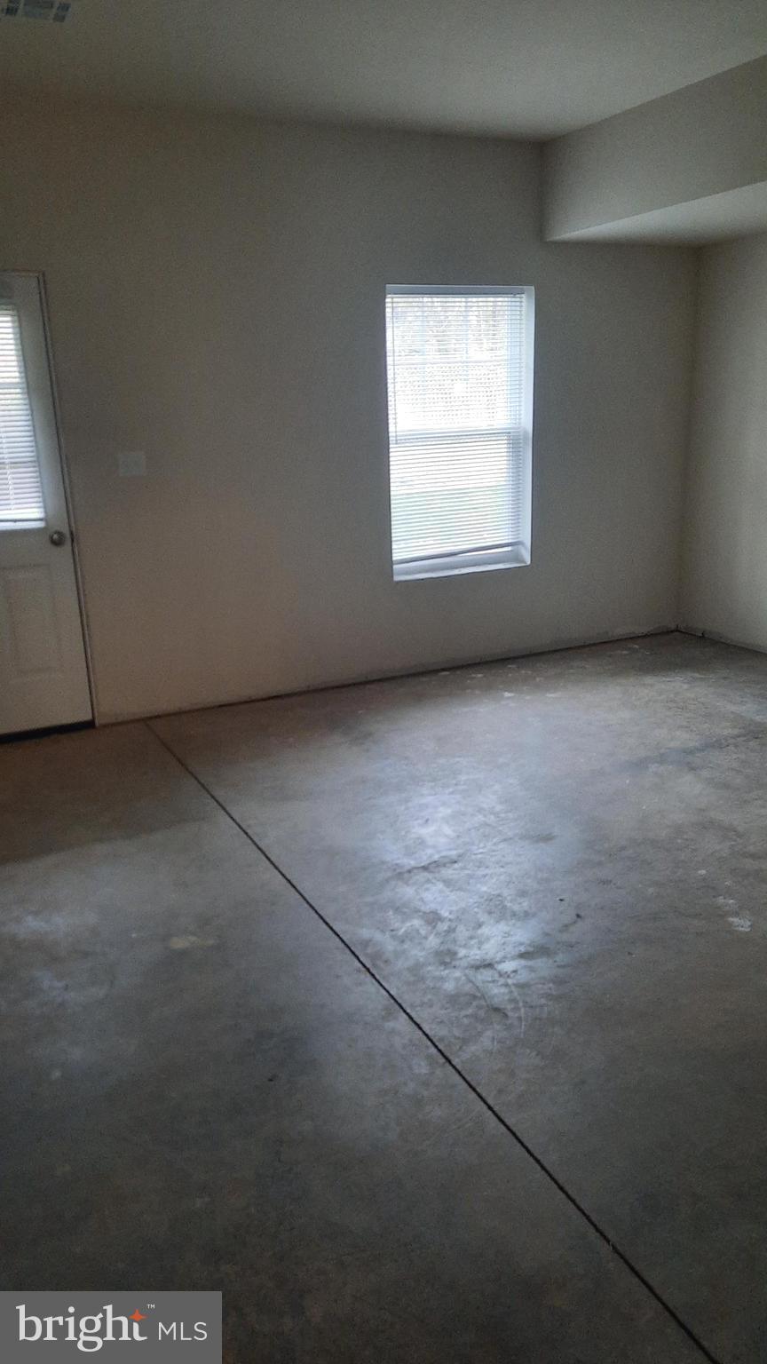 945 Admiral's Quay Drive Mechanicsburg, PA 17050 - Photo 15 of 15 an empty room with a window