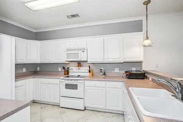 $237,500 | 5860 Spanish Trail, Unit C, Pensacola, FL 32504