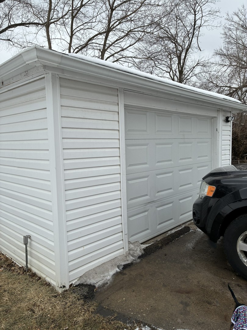 14622 Wabash Avenue Dolton, IL 60419 - Photo 17 of 18 a view of a garage