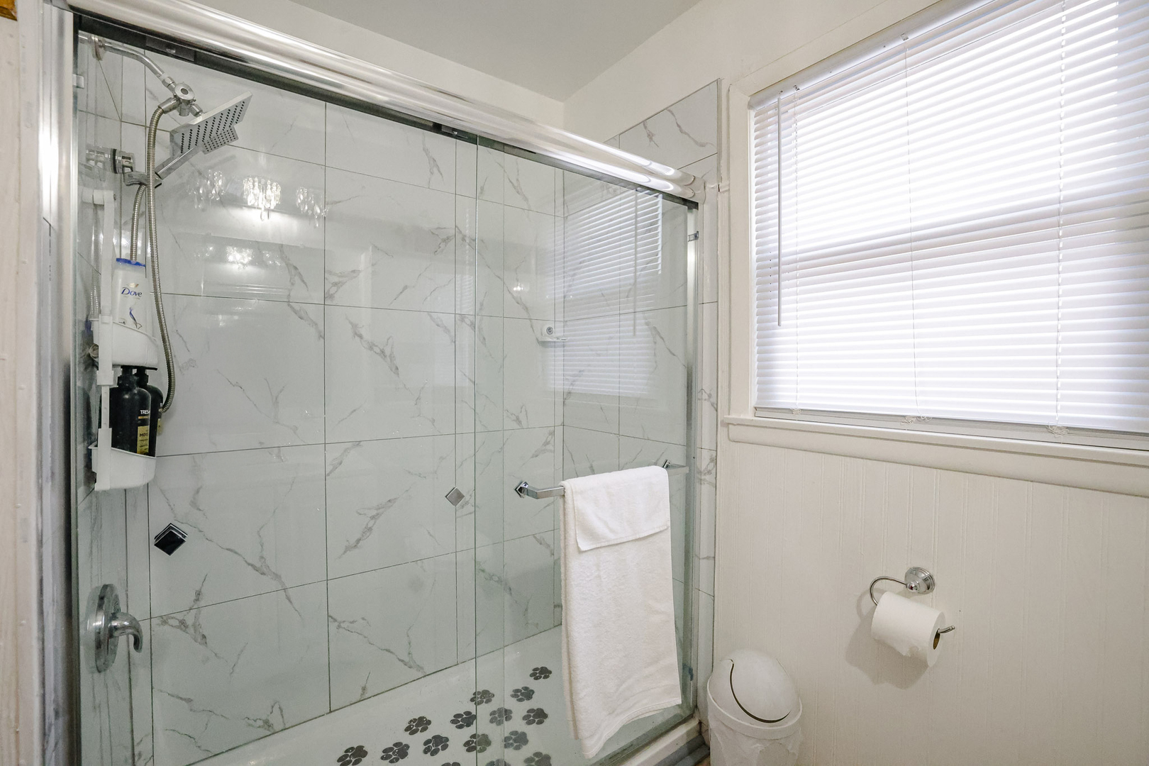 14622 Wabash Avenue Dolton, IL 60419 - Photo 4 of 18 a bathroom with a shower and a toilet