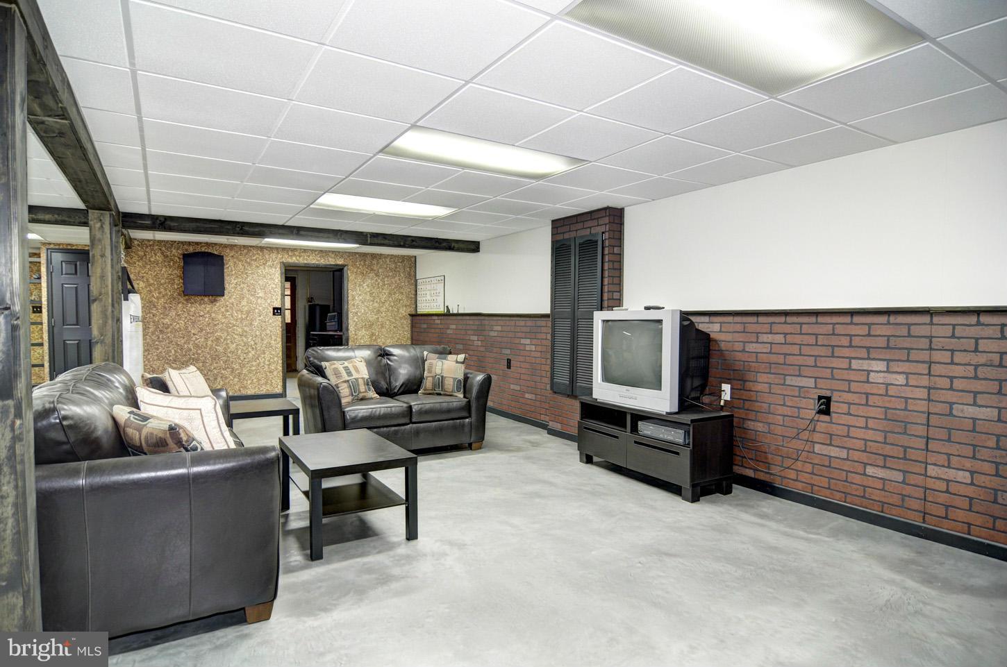 2427 Ebbvale Road Manchester, MD 21102 - Photo 14 of 28 Family Room