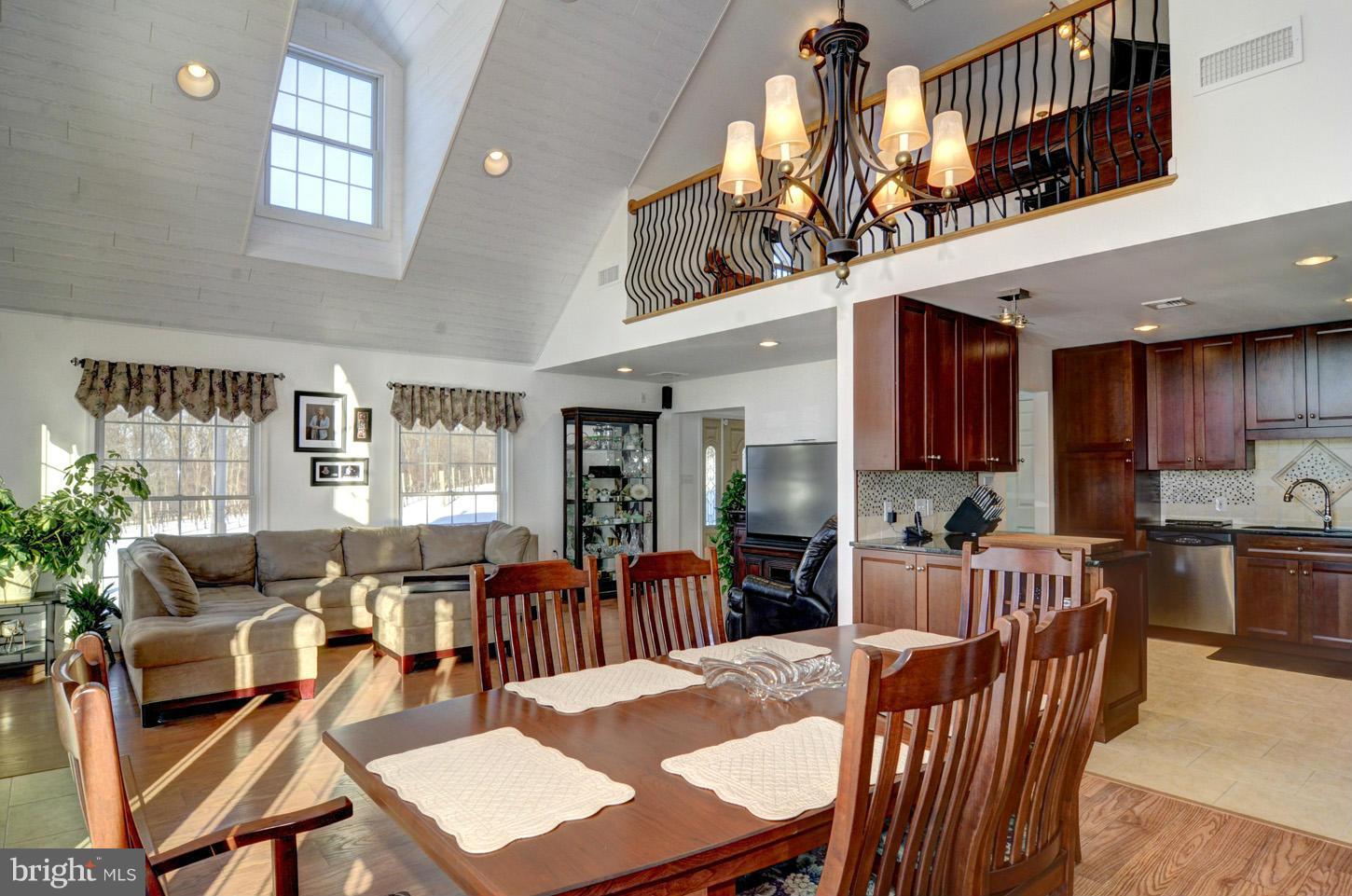 2427 Ebbvale Road Manchester, MD 21102 - Photo 4 of 28 Living Room/Dining Room