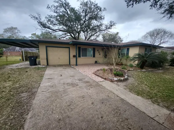 $1,500 | 404 Crescent Drive, Bridge City, TX 77611