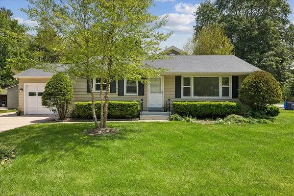 $400,000 | 11 Logan Avenue, Geneva, IL 60134