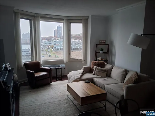 $2,800 | 6407 City Place, Unit 6407, Edgewater, NJ 07020