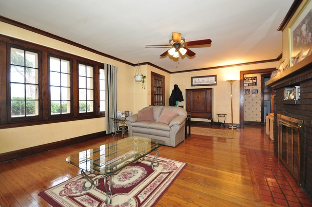325 Addison Road Riverside, IL 60546 - Photo 3 of 13