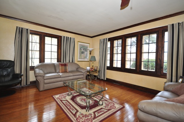 325 Addison Road Riverside, IL 60546 - Photo 4 of 13