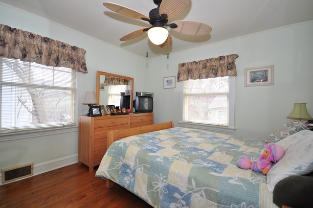 325 Addison Road Riverside, IL 60546 - Photo 9 of 13