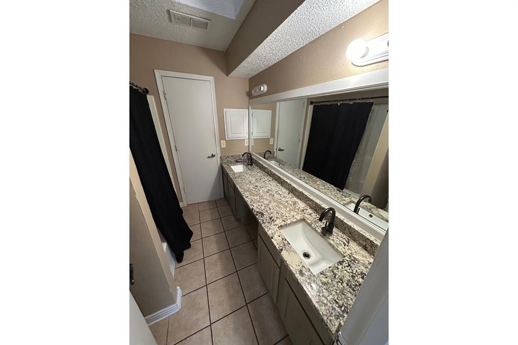 8001 Rothington Road, Unit 3137 Dallas, TX 75227 - Photo 18 of 38 a living room with furniture