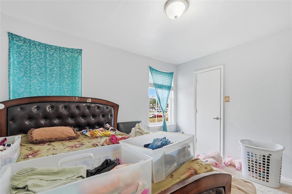 8001 Rothington Road, Unit 3137 Dallas, TX 75227 - Photo 26 of 38 a bedroom with a bed and a chair