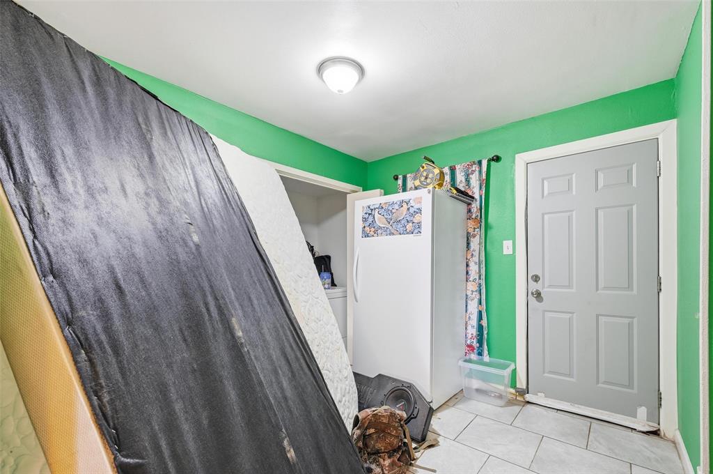 8001 Rothington Road, Unit 3137 Dallas, TX 75227 - Photo 34 of 38 a view of an entryway with a table and chairs