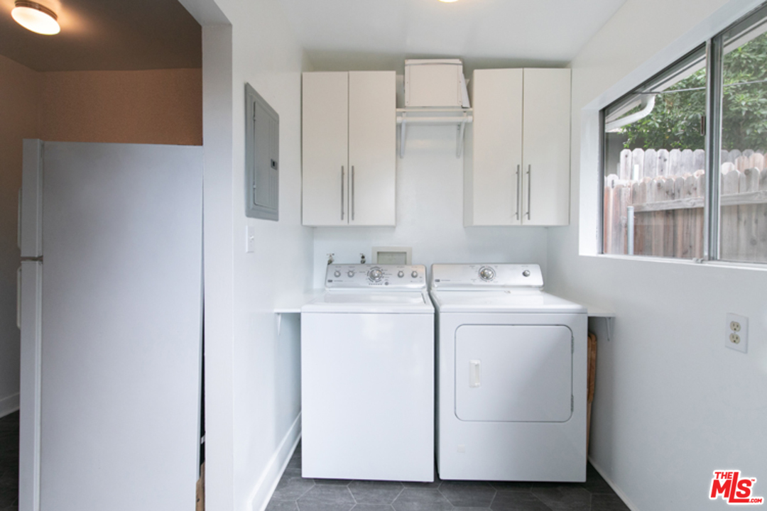 5122 Raphael Street Los Angeles, CA 90042 - Photo 17 of 37 a utility room with dryer and washer