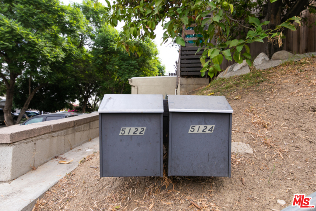 5122 Raphael Street Los Angeles, CA 90042 - Photo 4 of 37 a view of outdoor space and yard