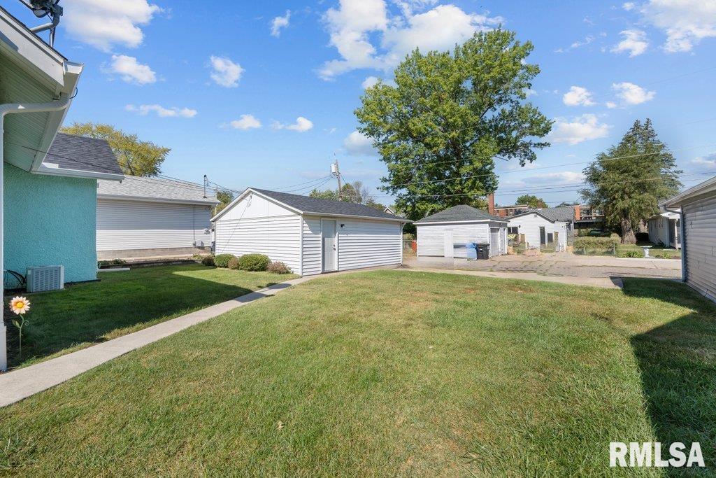 1525 Maple Lane Moline, IL 61265 - Photo 32 of 34 Gallery Image 32
