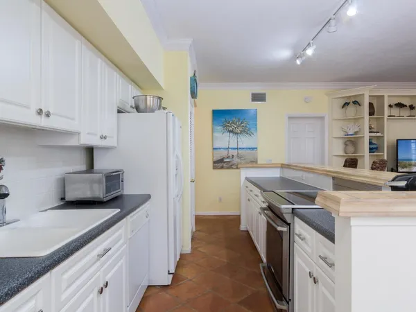 $8,500 | 1215 Winding Oaks Circle East, Unit 404, Vero Beach, FL 32963