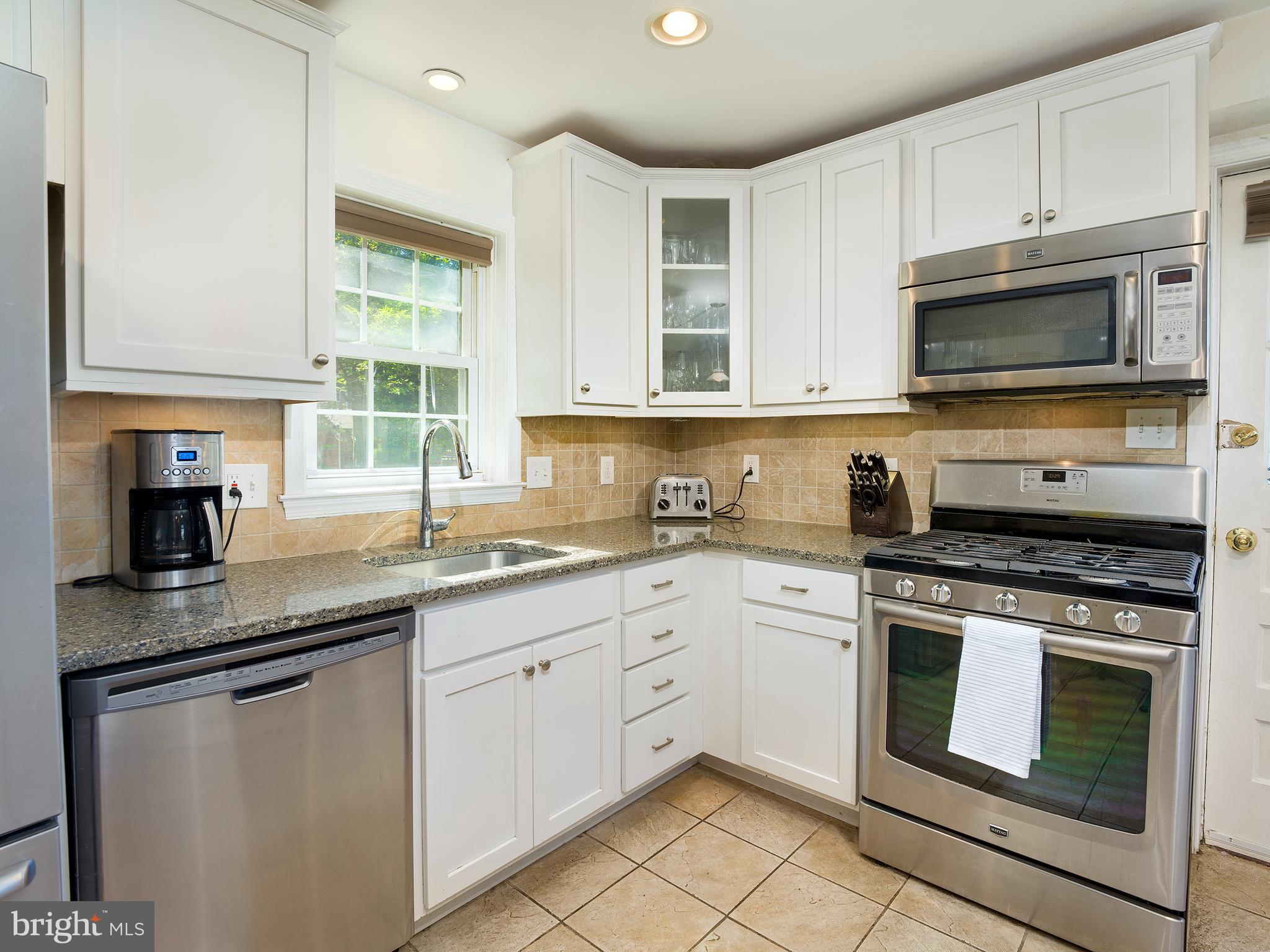 455 Glendale Circle Springfield, PA 19064 - Photo 13 of 24 Kitchen