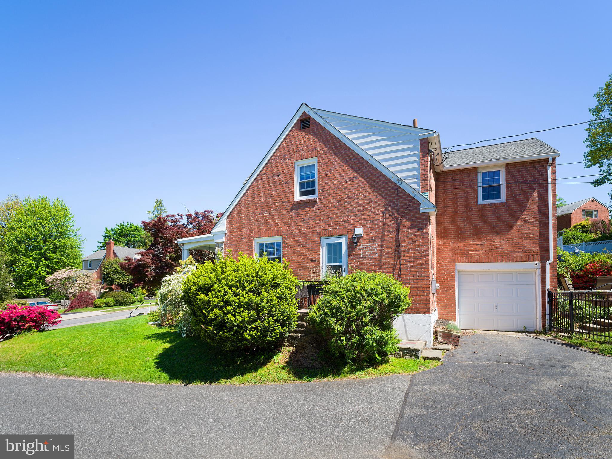 455 Glendale Circle Springfield, PA 19064 - Photo 24 of 24 Side Exterior & Garage