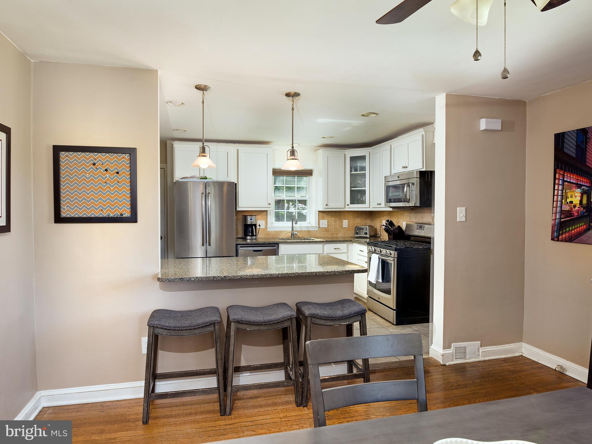 455 Glendale Circle Springfield, PA 19064 - Photo 10 of 24 Kitchen & Breakfast Bar