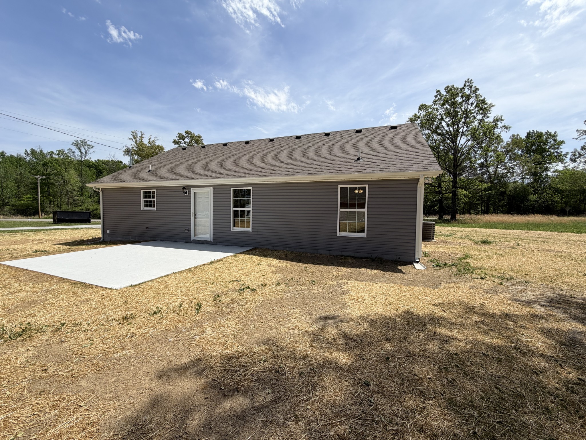 74 6 Mile Board Road Winchester, TN 37398 - Photo 12 of 99 a front view of a house with a yard