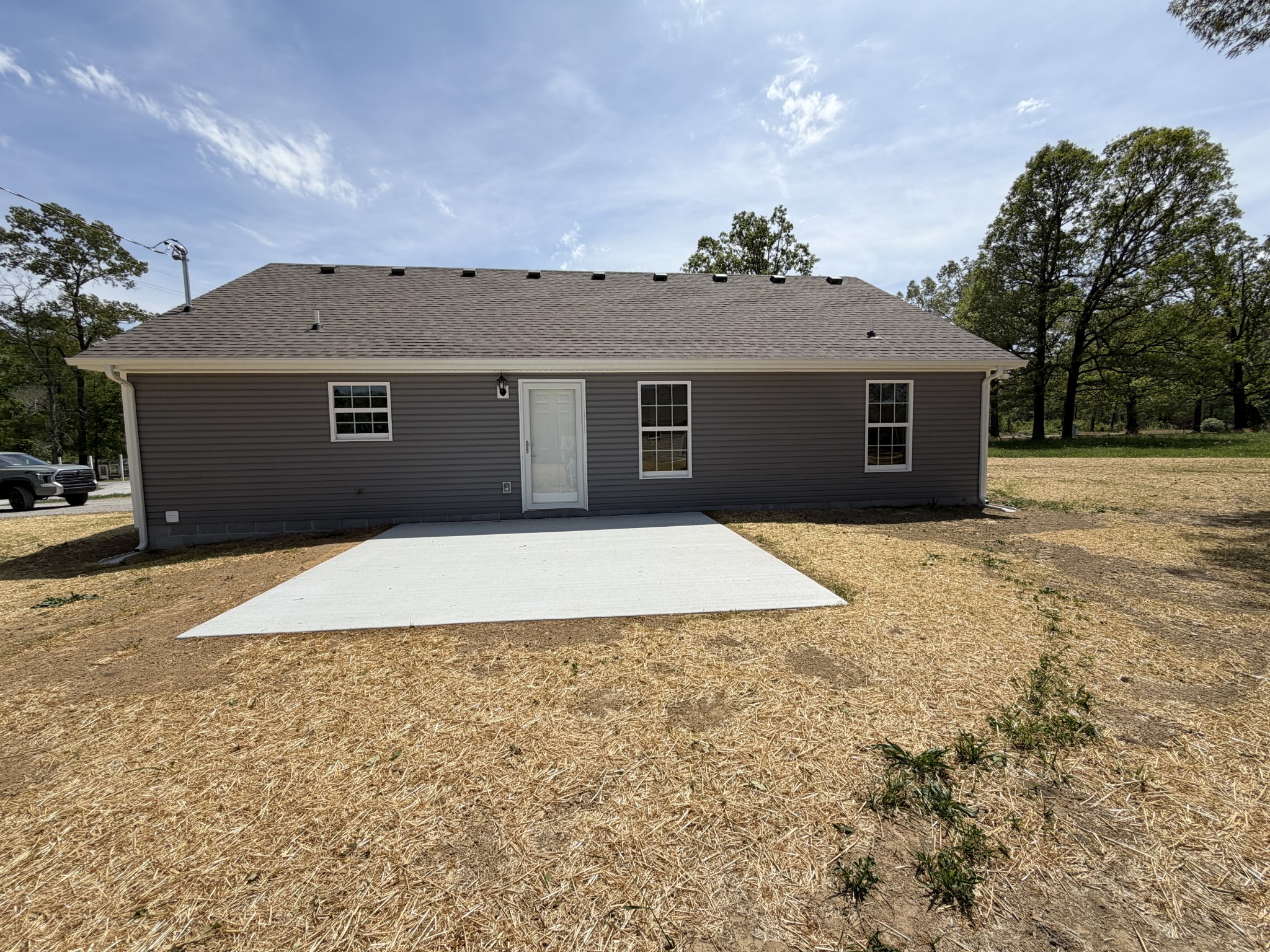 74 6 Mile Board Road Winchester, TN 37398 - Photo 13 of 99 a front view of a house with a yard