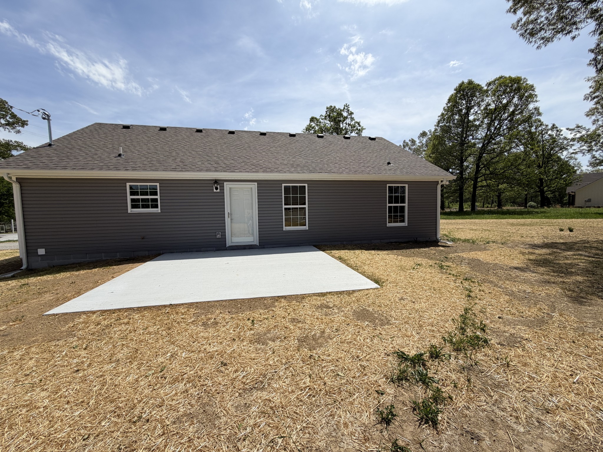 74 6 Mile Board Road Winchester, TN 37398 - Photo 14 of 99 a front view of a house with a yard