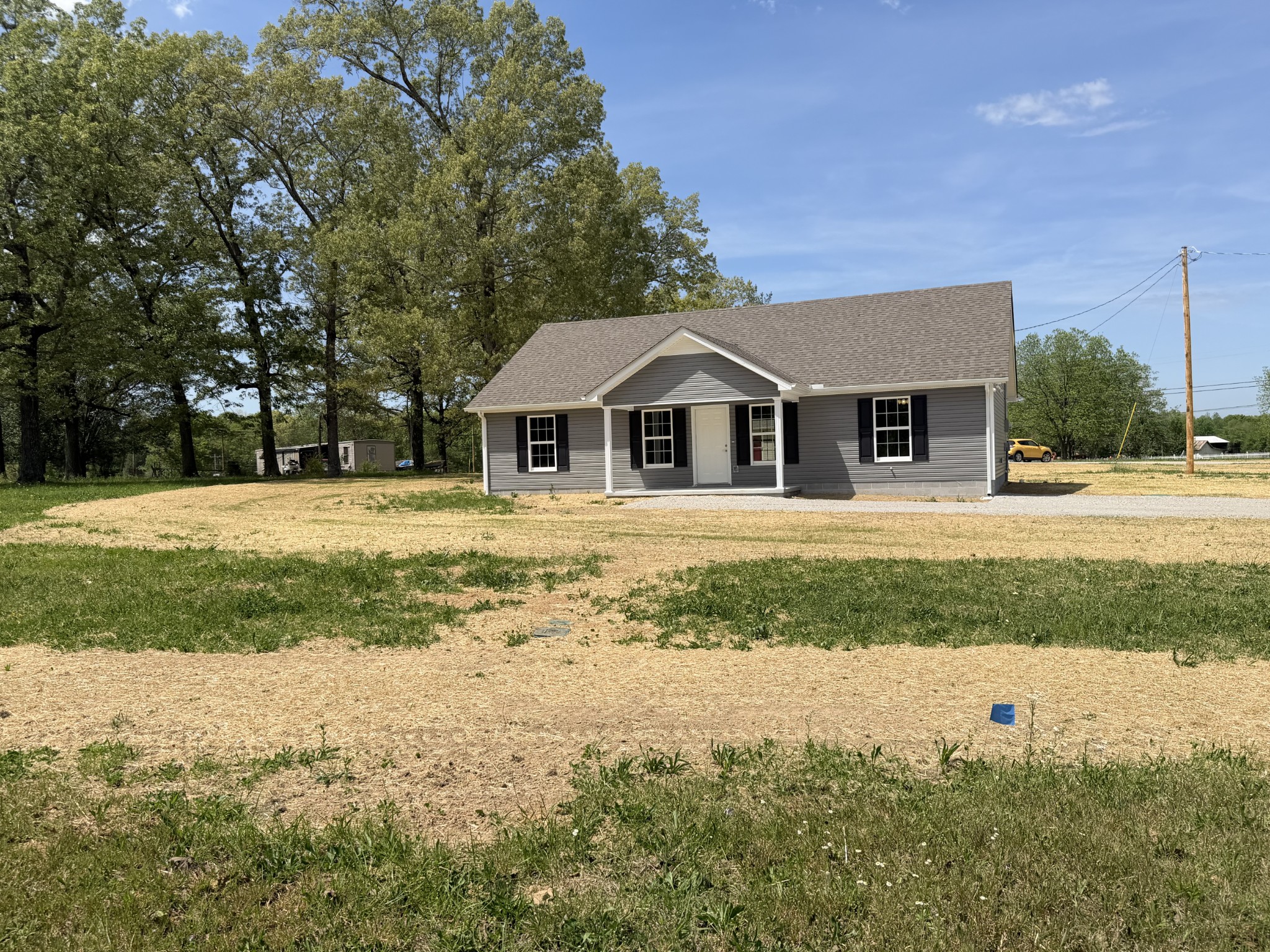 74 6 Mile Board Road Winchester, TN 37398 - Photo 17 of 99 a front view of a house with a yard