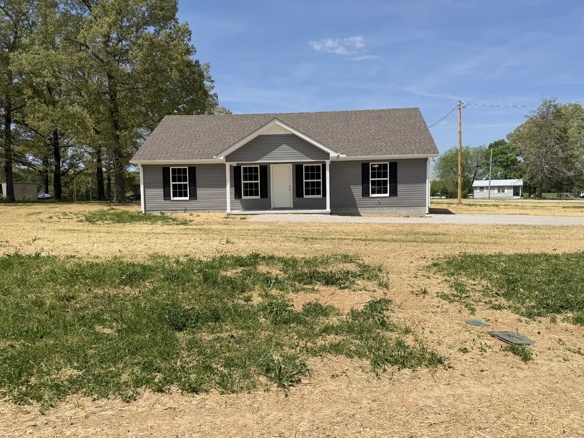 74 6 Mile Board Road Winchester, TN 37398 - Photo 19 of 99 a front view of a house with a yard