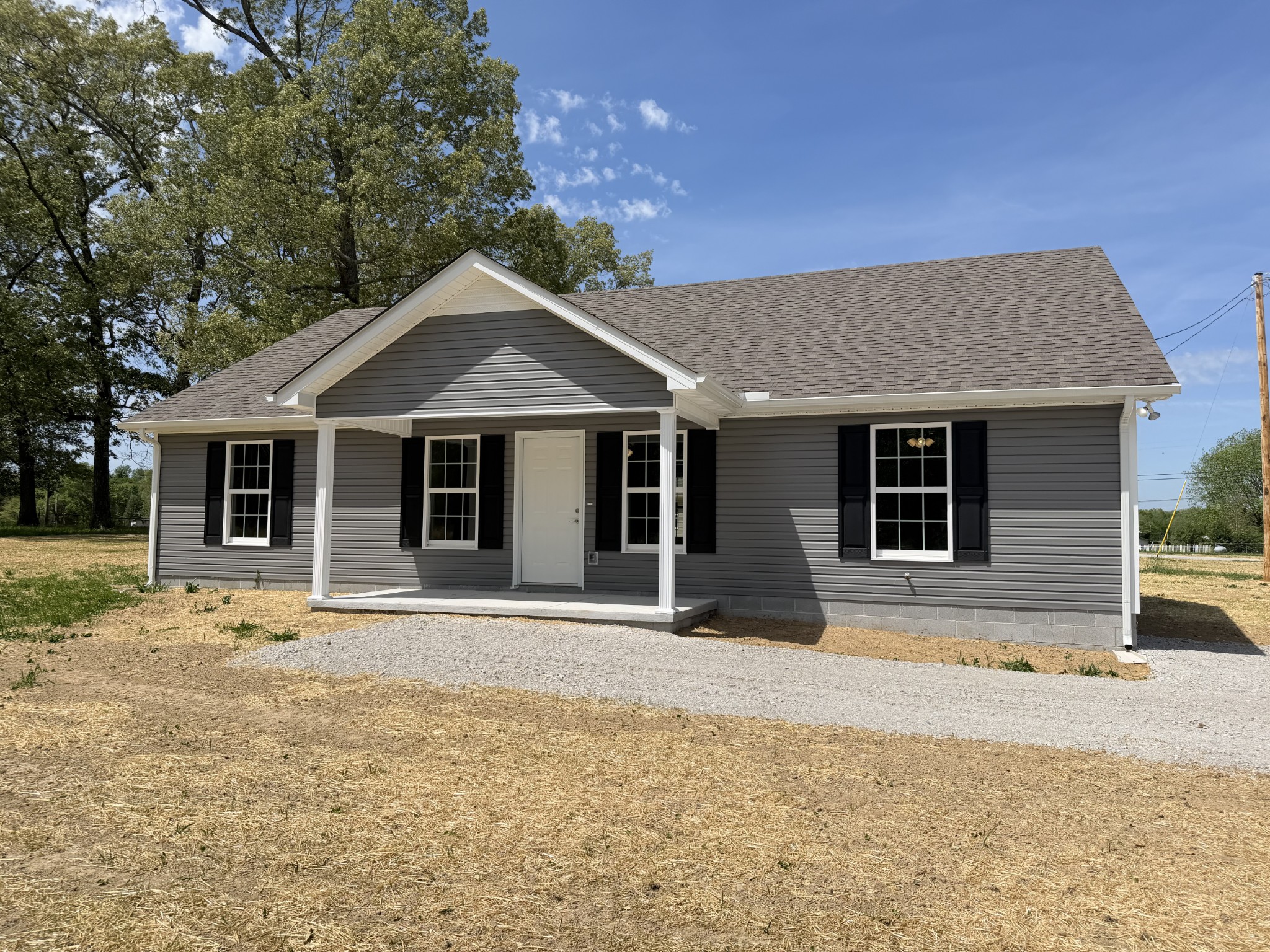 74 6 Mile Board Road Winchester, TN 37398 - Photo 5 of 99 a front view of a house with a garden and yard