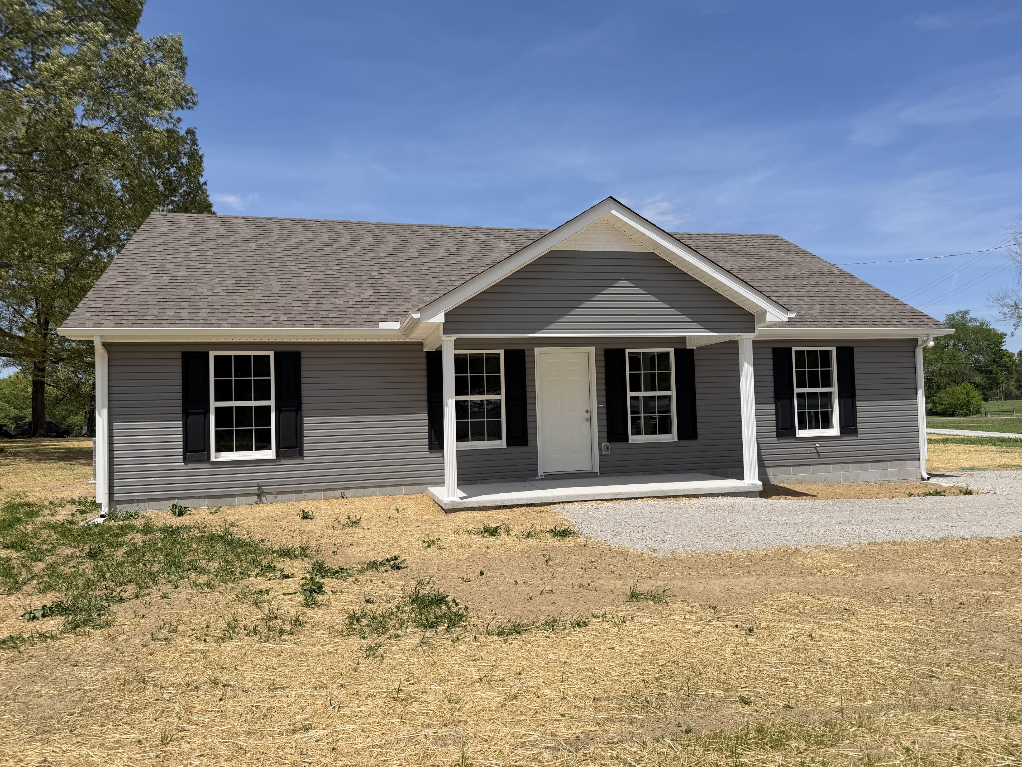 74 6 Mile Board Road Winchester, TN 37398 - Photo 7 of 99 a front view of a house with a garden and yard