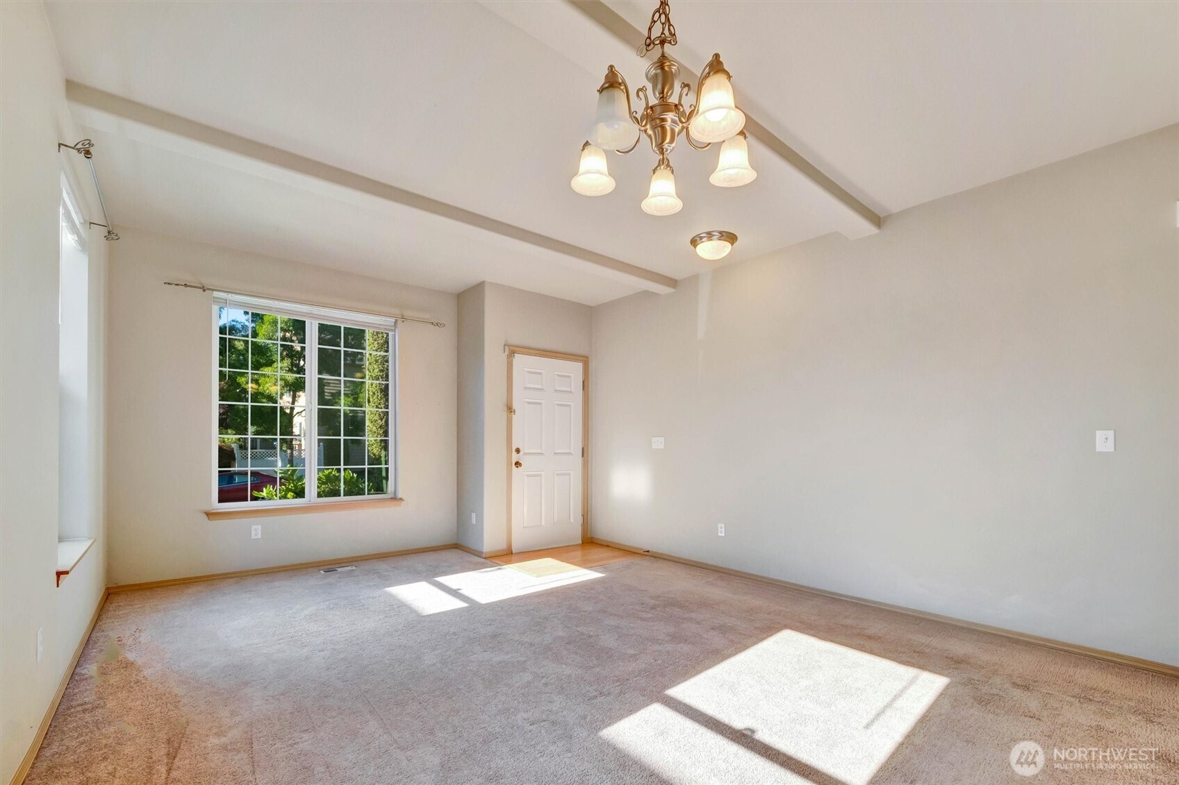 2426 Stafford Way Bothell, WA 98012 - Photo 6 of 40