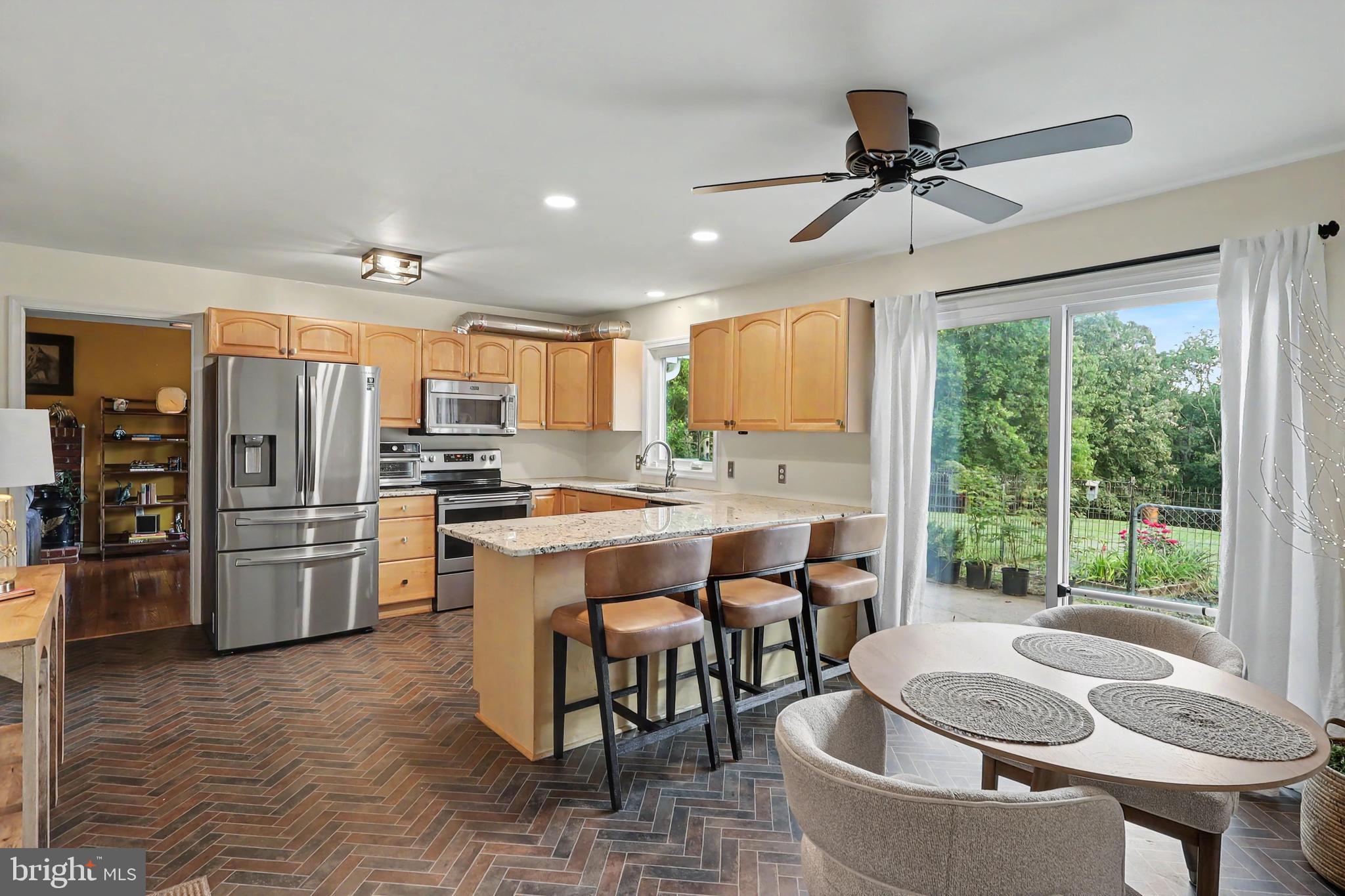6493 Balls Mill Road Midland, VA 22728 - Photo 9 of 53 Eat in Kitchen