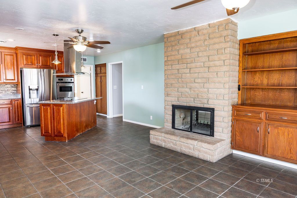 812 Lynn Way Ridgecrest, CA 93555 - Photo 11 of 48