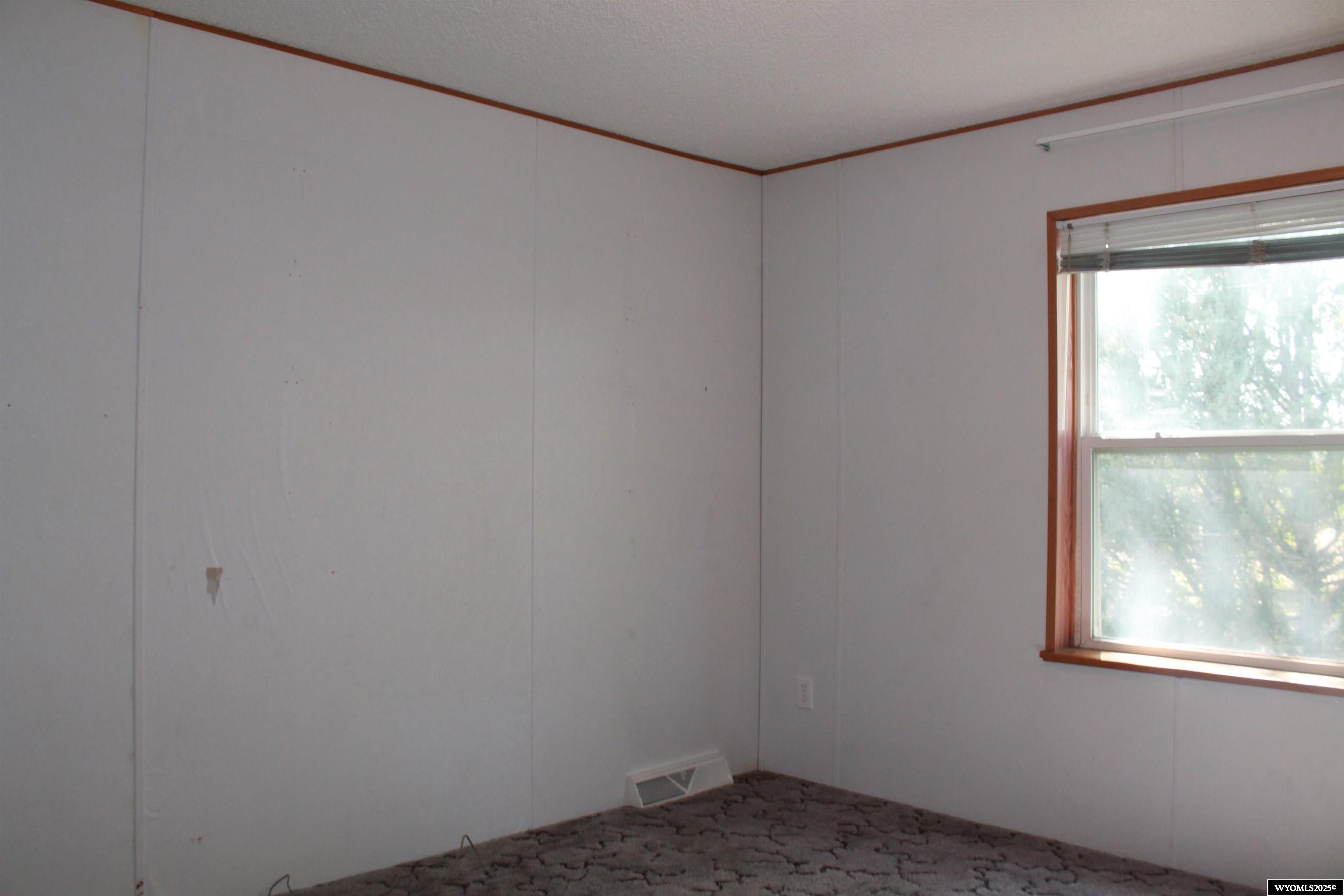 387 South Missouri Road Shoshoni, WY 82649 - Photo 11 of 47