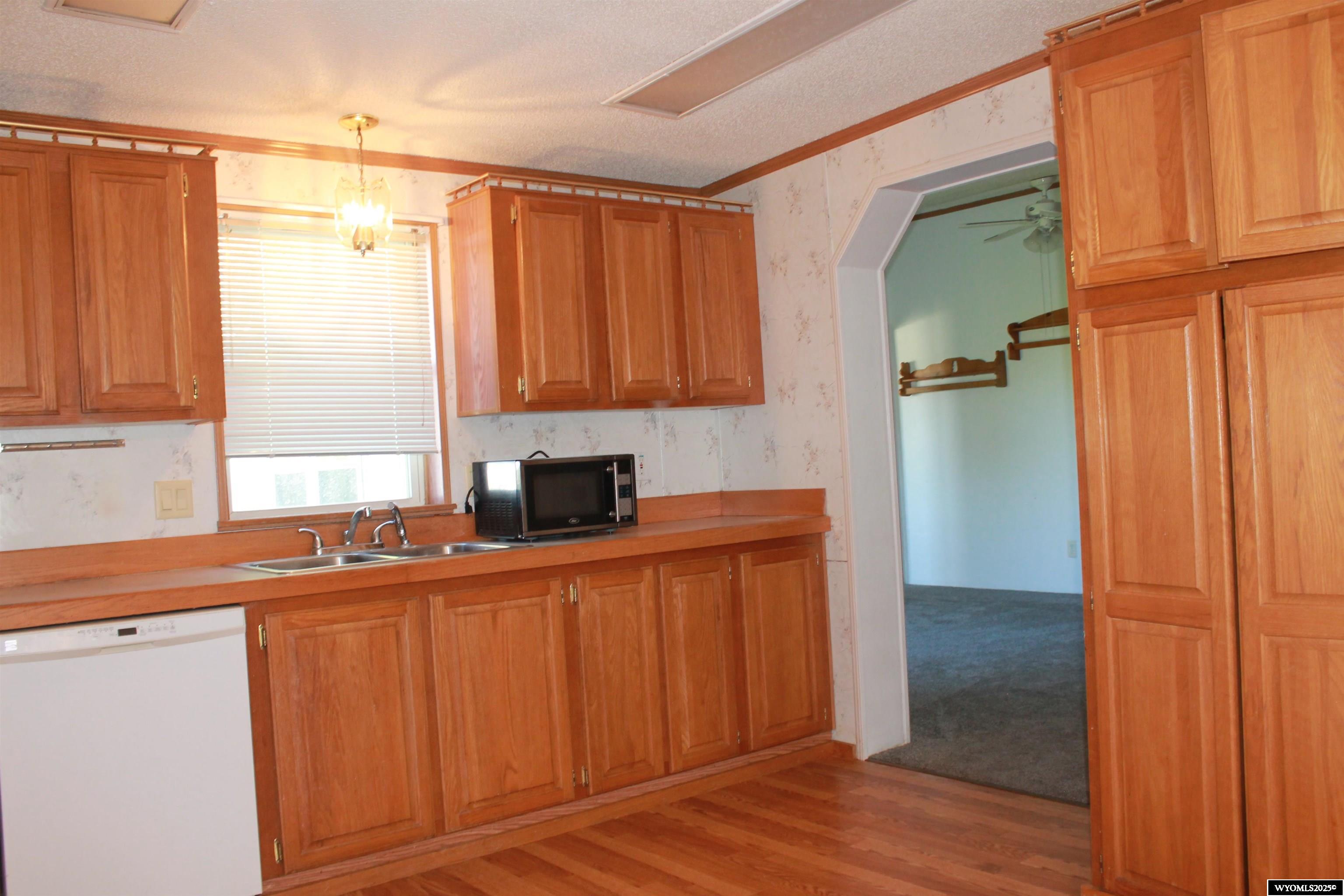 387 South Missouri Road Shoshoni, WY 82649 - Photo 19 of 44