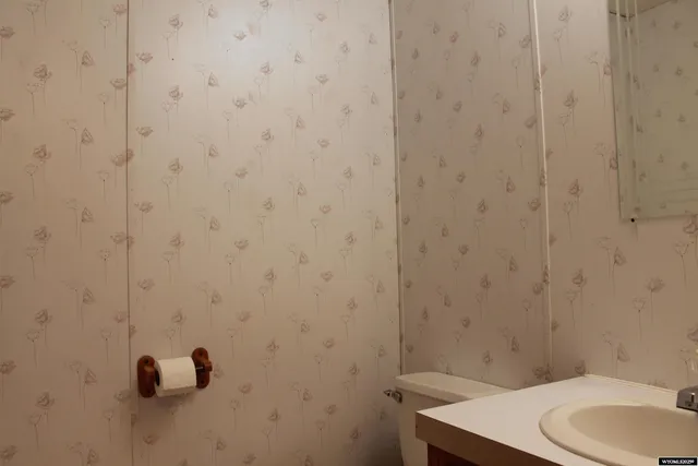 $380,000 | 387 South Missouri Road, Shoshoni, WY 82649